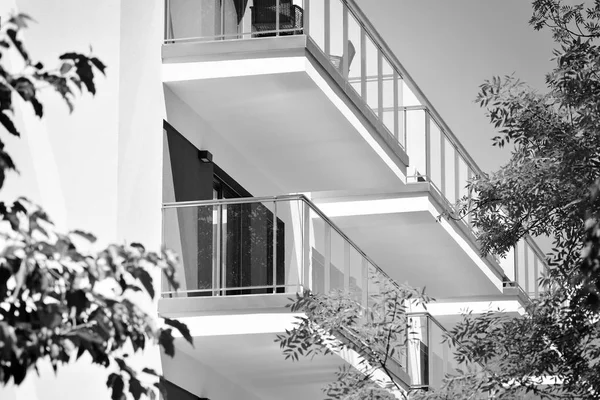 Apartamento Moderno Edifício Exterior Preto Branco — Fotografia de Stock