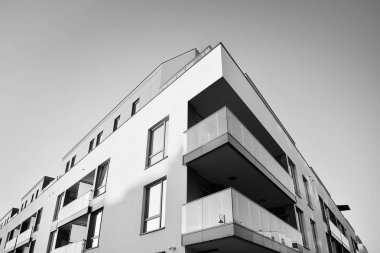 Modern apartman dış görünüşü. siyah ve beyaz.