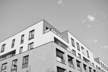 Modern apartman dış görünüşü. siyah ve beyaz.