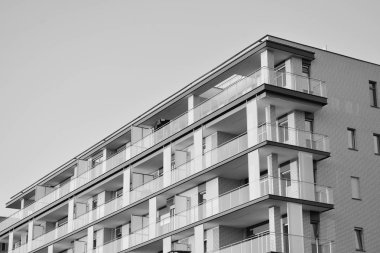 Modern apartman dış görünüşü. siyah ve beyaz.