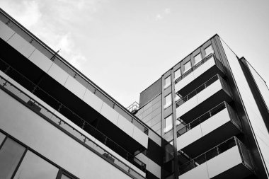 Modern ofis binası duvar yapılmış çelik ve cam. Siyah ve beyaz.