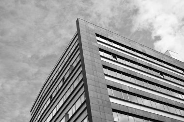 Modern ofis binası duvar yapılmış çelik ve cam. Siyah ve beyaz.