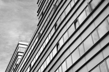 Modern ofis binası duvar yapılmış çelik ve cam. Siyah ve beyaz.