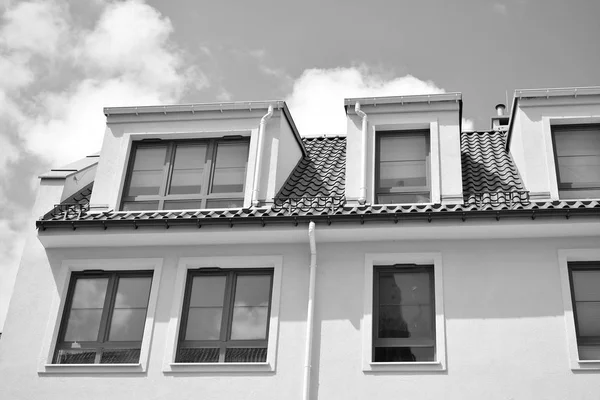 Modern Appartementencomplex Buiten Zwart Wit — Stockfoto