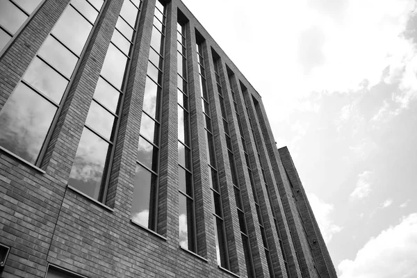 Moderní Kancelářská Budova Stěna Vyrobena Oceli Skla Černá Bílá — Stock fotografie