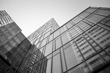 Modern ofis binası duvar yapılmış çelik ve cam. Siyah ve beyaz.