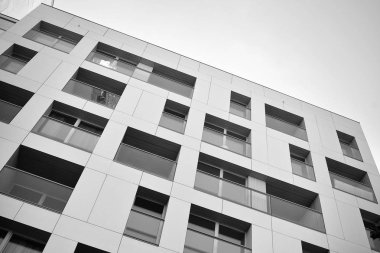 Modern apartman dış görünüşü. siyah ve beyaz.
