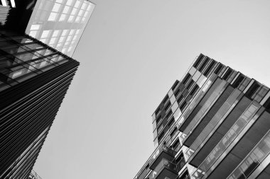 Modern apartman dış görünüşü. siyah ve beyaz.