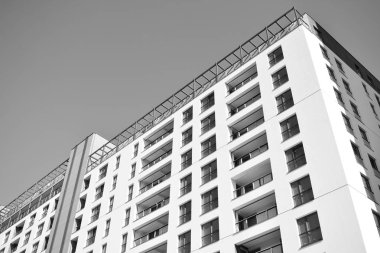 Modern apartman dış görünüşü. siyah ve beyaz.