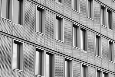 Modern ofis binası duvar yapılmış çelik ve cam. Siyah ve beyaz.