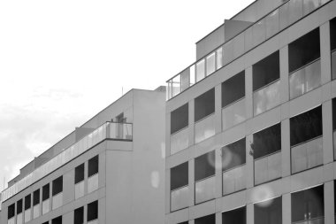 Modern apartman dış görünüşü. siyah ve beyaz.