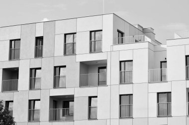 Modern apartman dış görünüşü. siyah ve beyaz.