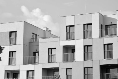 Modern apartman dış görünüşü. siyah ve beyaz.