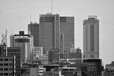 Şehir merkezindeki iş gökdelenler, şehir merkezi görüntüleyin. Siyah ve beyaz.