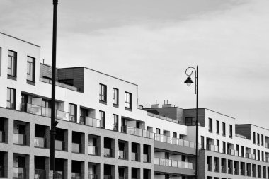 Modern apartman dış görünüşü. siyah ve beyaz.