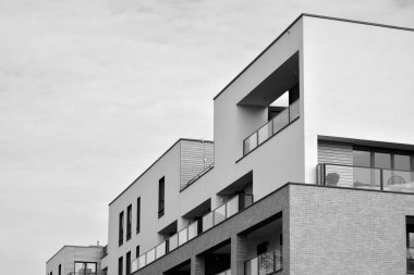 Modern apartman dış görünüşü. siyah ve beyaz.