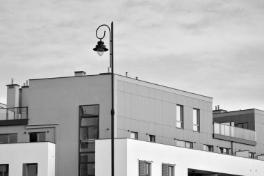 Modern apartman dış görünüşü. siyah ve beyaz.