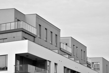 Modern apartman dış görünüşü. siyah ve beyaz.