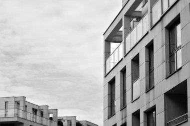 Modern apartman dış görünüşü. siyah ve beyaz.