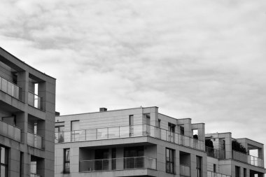 Modern apartman dış görünüşü. siyah ve beyaz.