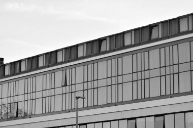 Modern ofis binası duvar yapılmış çelik ve cam. Siyah ve beyaz.