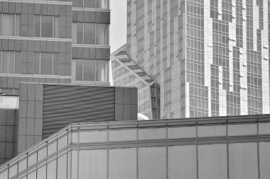 Modern ofis binası duvar yapılmış çelik ve cam. Siyah ve beyaz.