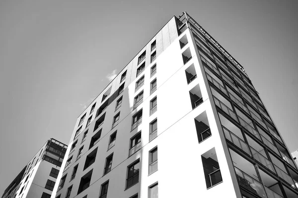 Moderno Edificio Apartamentos Exterior Blanco Negro —  Fotos de Stock