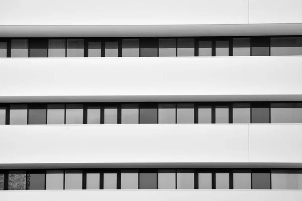 Moderno Condominio Esterno Bianco Nero — Foto Stock