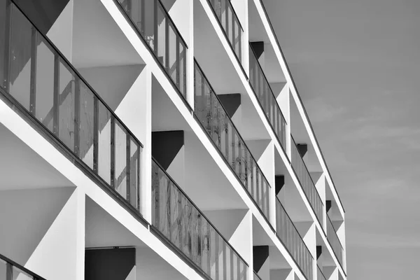 Moderne Leilighetsbygning Utvendig Svart Hvitt – stockfoto