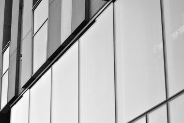 Modern ofis binası duvar yapılmış çelik ve cam. Siyah ve beyaz.
