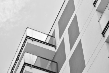 Modern apartman dış görünüşü. siyah ve beyaz.