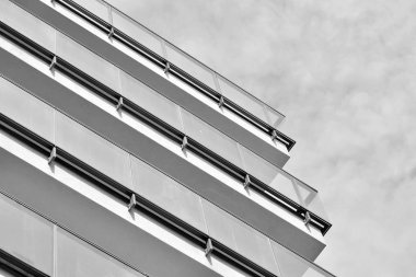 Modern apartman dış görünüşü. siyah ve beyaz.