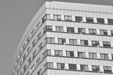 Modern ofis binası duvar yapılmış çelik ve cam. Siyah ve beyaz.