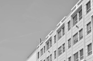 Modern ofis binası duvar yapılmış çelik ve cam. Siyah ve beyaz.