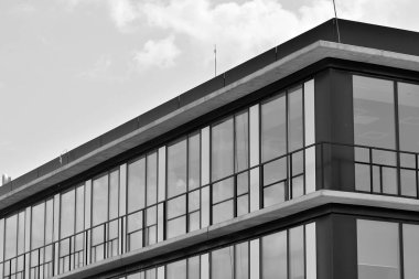 Modern ofis binası duvar yapılmış çelik ve cam. Siyah ve beyaz.