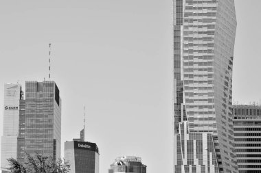 Şehir merkezindeki iş gökdelenler, şehir merkezi görüntüleyin. Siyah ve beyaz.