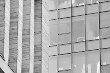 Modern ofis binası duvar yapılmış çelik ve cam. Siyah ve beyaz.