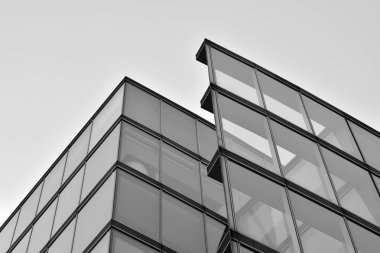 Modern ofis binası duvar yapılmış çelik ve cam. Siyah ve beyaz.