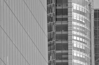 Modern ofis binası duvar yapılmış çelik ve cam. Siyah ve beyaz.