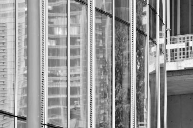 Bina yapım aşamasında. Siyah ve beyaz