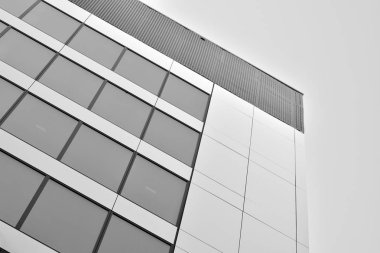 Modern ofis binası duvar yapılmış çelik ve cam. Siyah ve beyaz.