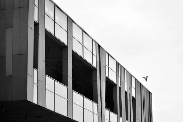 Moderno Edificio Oficinas Pared Acero Vidrio Blanco Negro —  Fotos de Stock