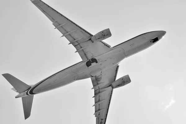 Самолет Небе Черное Белое — стоковое фото