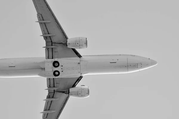 Avión Cielo Blanco Negro — Foto de Stock