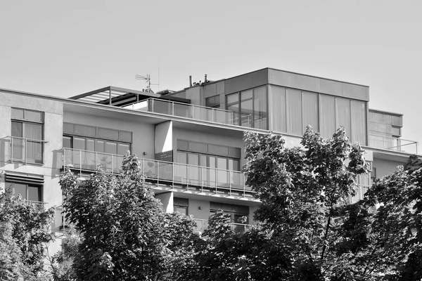 Modern Appartementencomplex Buiten Zwart Wit — Stockfoto