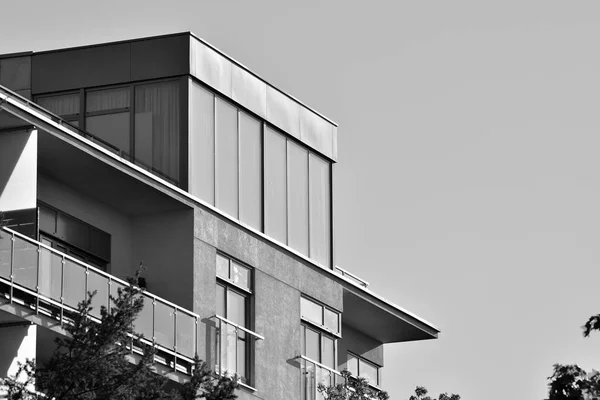 Moderno Edificio Apartamentos Exterior Blanco Negro —  Fotos de Stock