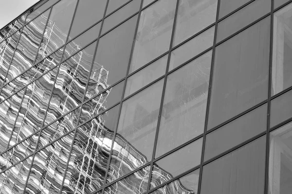 Moderno Edificio Oficinas Pared Acero Vidrio Blanco Negro —  Fotos de Stock