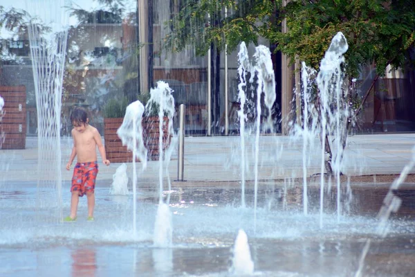 Warschau Polen Juli 2018 Fonteinen Het Europese Plein Kinder Vermaak — Stockfoto