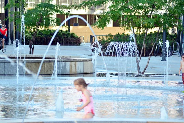 Warschau Polen Juli 2018 Brunnen Auf Dem Europäischen Platz Spaß — Stockfoto