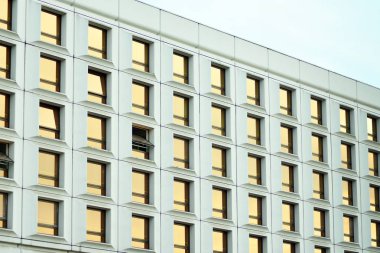 Kahverengi windows binanın. Geometrik arka plan. Bina cephe